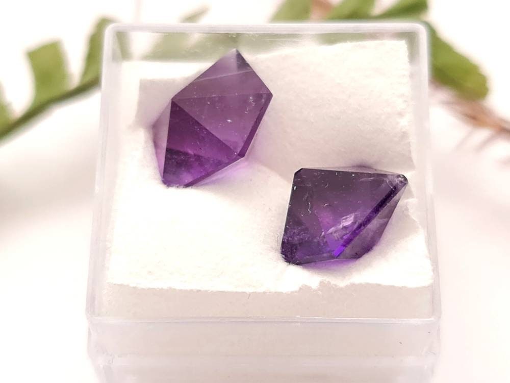 Echte facettierte Amethyst Spitzen, Lot, unregelmäßig  , violett lila 2 Stück 9,78ct (Nr.884)