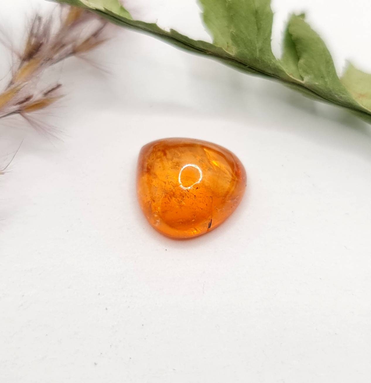 Orangefarbener Mandaringranat, dicker Tropfen, Spessartin Cabochon 10x10mm 4,7ct (Nr.553)