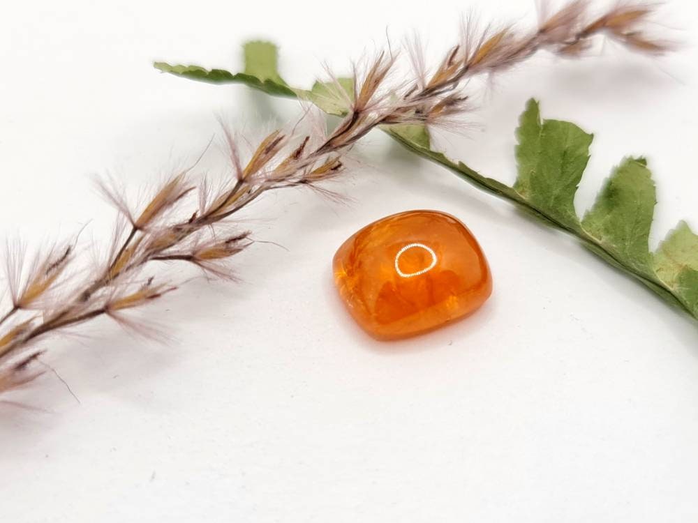 Rechteckiger orangefarbener Mandaringranat, Spessartin Cabochon 11x9,7mm 7,47ct (Nr.554)