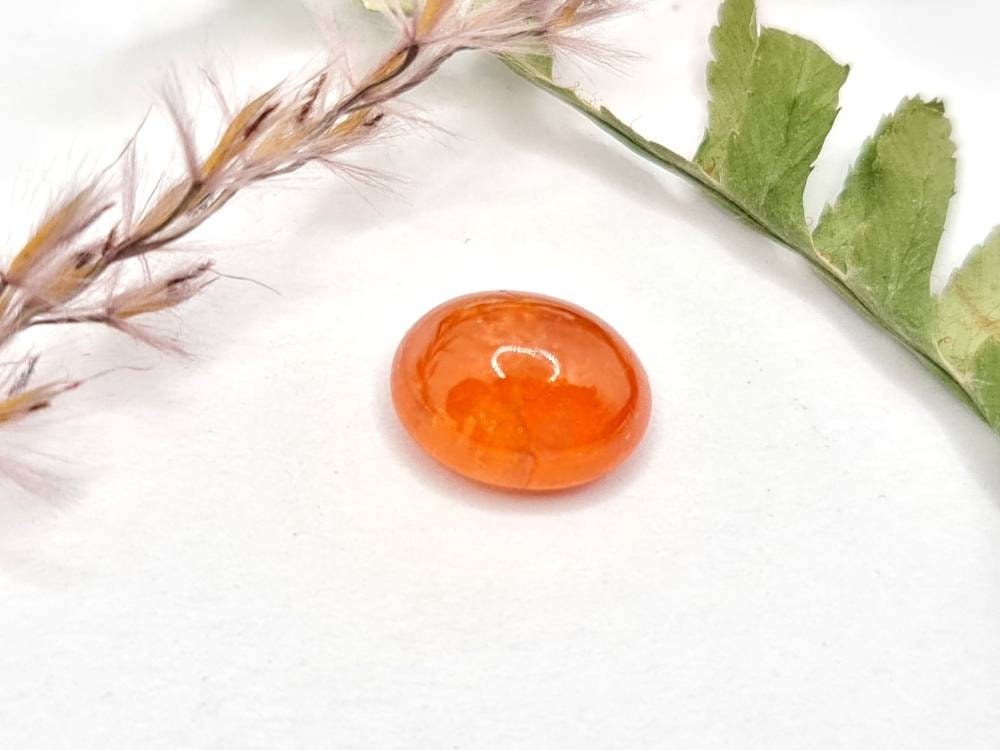 Ovales orangefarbenes Mandaringranat Cabochon Spessartin 11,7x8,55mm 4,98ct (Nr.555)