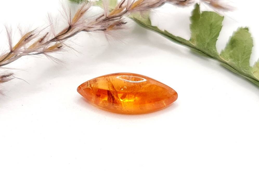 Navette Cabochon Mandaringranat, Spessartin orange 15,8x7mm 5,43ct (Nr.559)