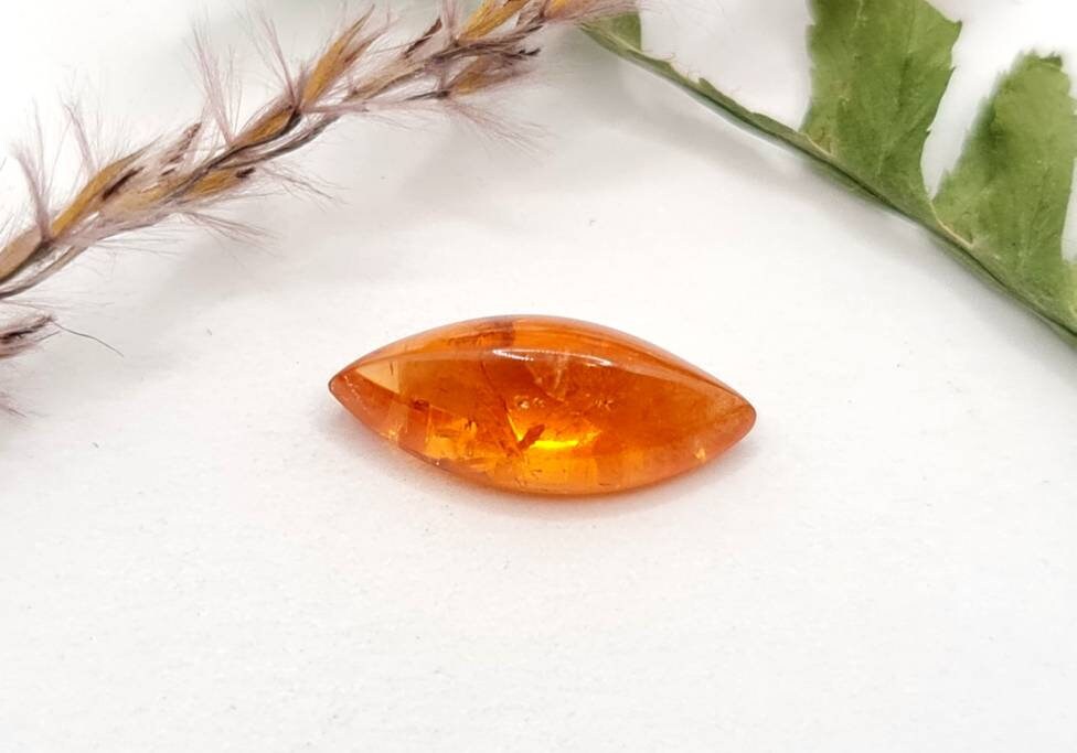 Navette Cabochon Mandaringranat, Spessartin orange 15,8x7mm 5,43ct (Nr.559)