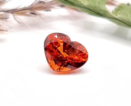 Facettiertes Mandaringranat Herz orange Spessartin 7,8x6,6mm 2,06ct (Nr.509)