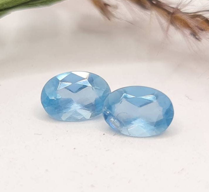 Facettierte blaue Aquamarine Paar oval 7x5mm 1,27ct (Nr.408)