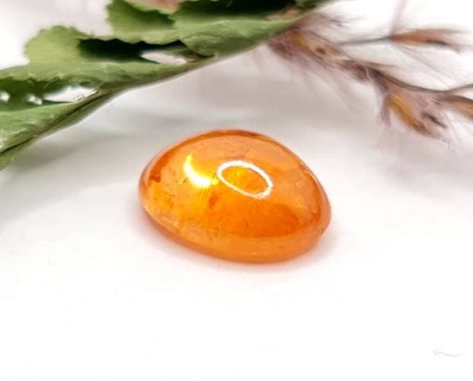 Orangefarbener Mandaringranat oval Cabochon 11,4x8,8mm 5,6ct (Nr.388)