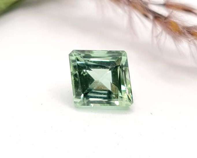 Facettierter grüner Turmalin, Raute, 6,8x6,4mm 1,92ct (Nr.375)