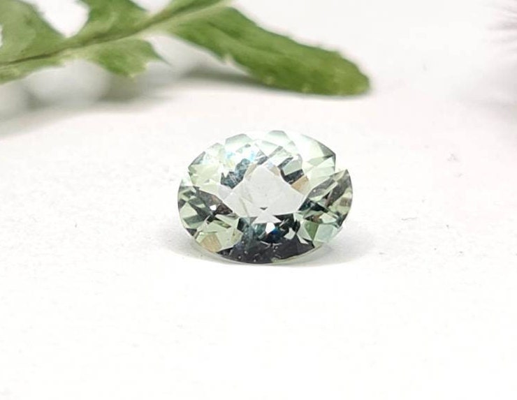 Oval facettierter grüner Turmalin, Checkerboardschliff 9x7mm 1,71ct(Nr.355)