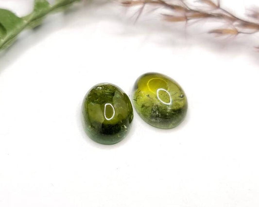 Große grüne Turmalin Cabochons, Paar 11x8,6mm oval 8,6ct (Nr.324)