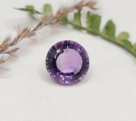 Runder facettierter Amethyst violett lila 14,4mm 10ct (Nr.278)