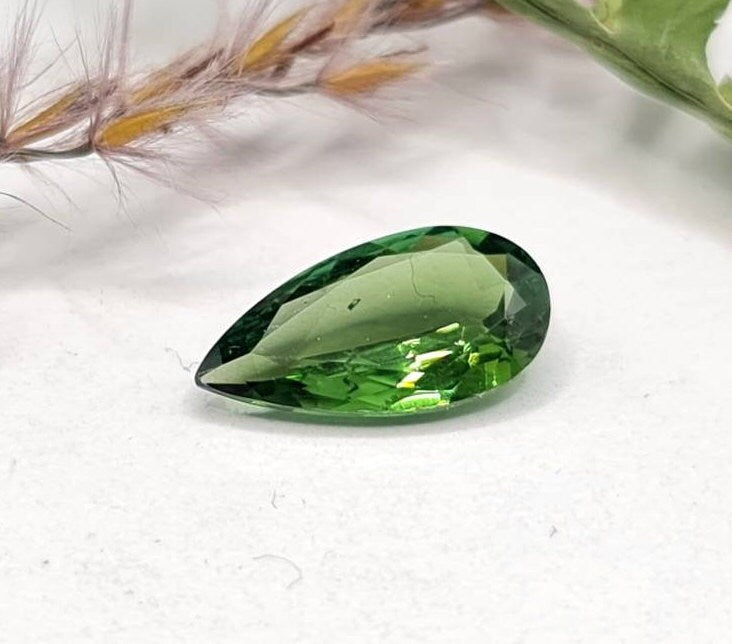 Facettierter grüner Turmalin Tropfen 12,7x6,9mm 2,09ct (Nr.261)