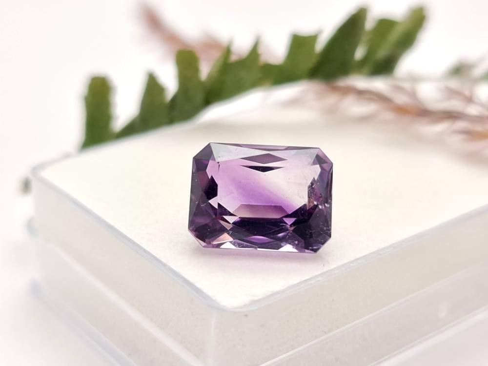 Echter facettierter Amethyst aus Brasilien Oktagon violett 13x10mm 7,25ct (Nr.900)