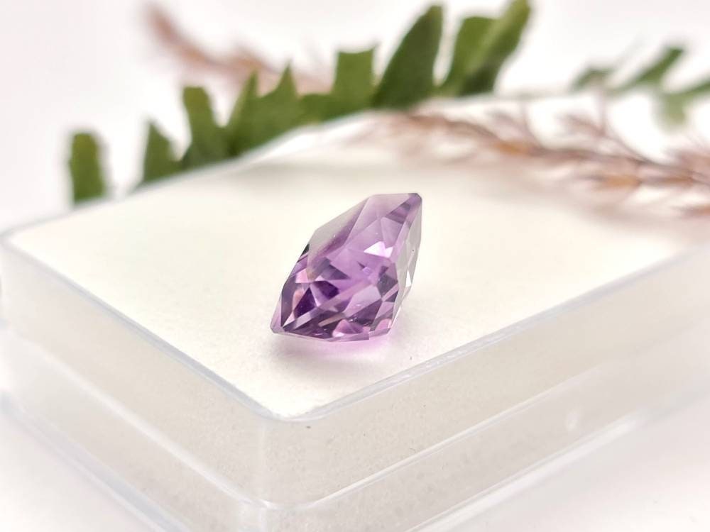 Echter facettierter Amethyst aus Brasilien Oktagon violett 13x10mm 7,25ct (Nr.900)