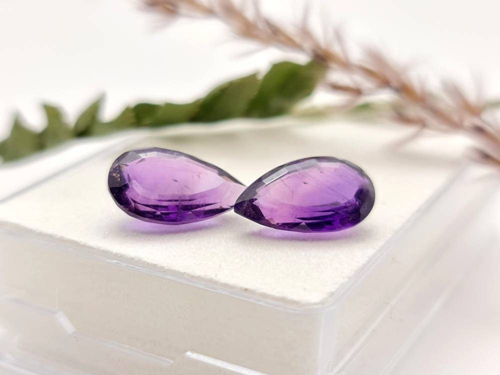 Echte facettierte Amethyst Tropfen lila violett Paar 2 Stück 13x8mm 6,8ct (Nr.911)