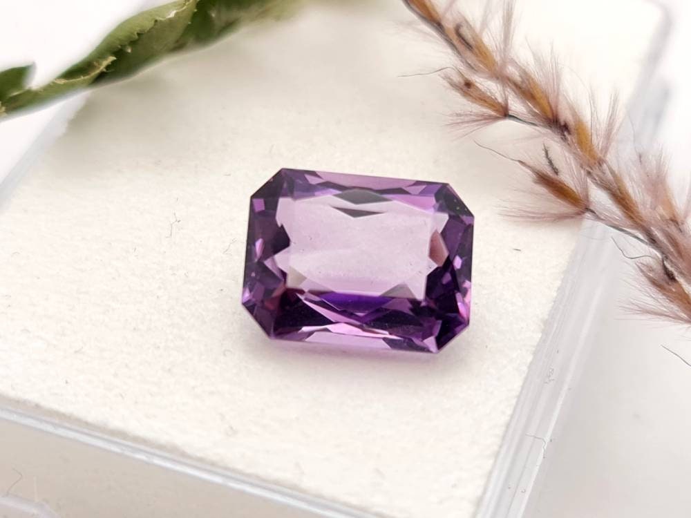 Echter lila Amethyst Oktagon facettiert violett 12,9x9,9mm (Nr.917)