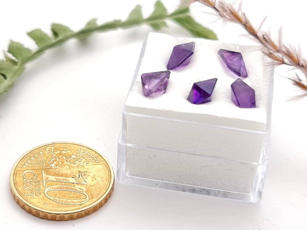 Echtes Lot Amethyst Spitzen facettiert 5 Stück lila violett 4,8ct (Nr.918)