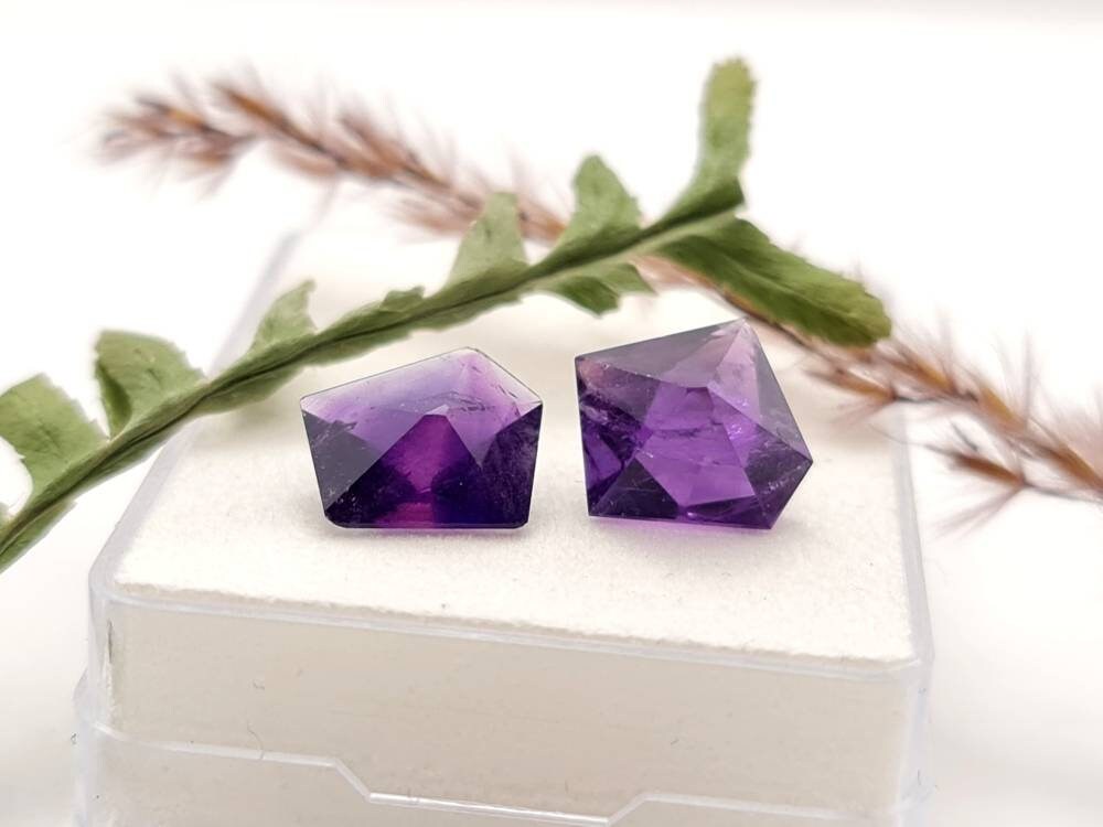 Echte facettierte Amethyst Spitzen Lot lila violett 2 Stück 7,9ct (Nr.919)