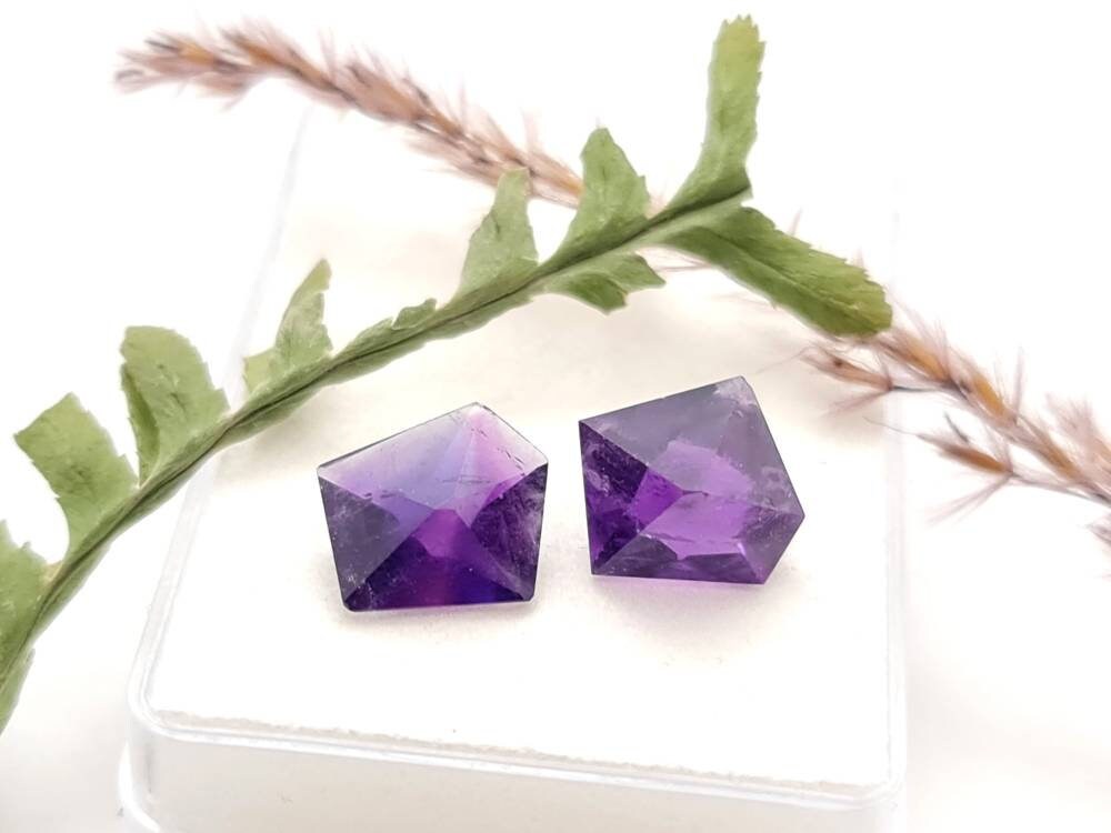 Echte facettierte Amethyst Spitzen Lot lila violett 2 Stück 7,9ct (Nr.919)