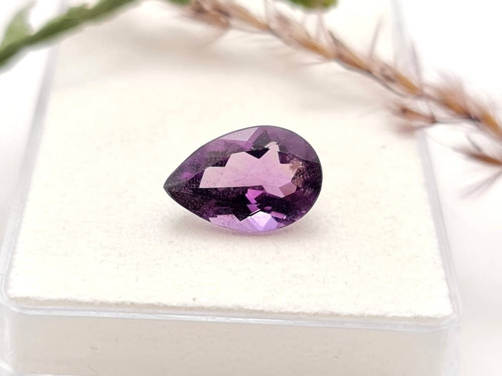 Echter facettierter Amethyst Tropfen lila violett 12,9x8,6mm 3,2ct (Nr.920)