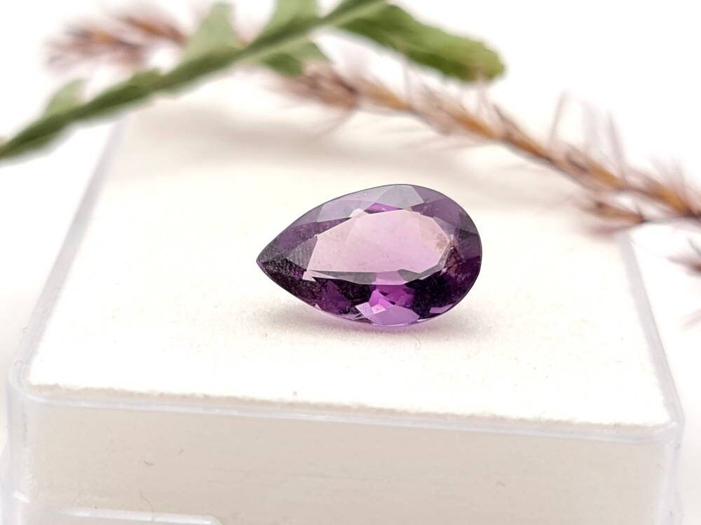 Echter facettierter Amethyst Tropfen lila violett 12,9x8,6mm 3,2ct (Nr.920)