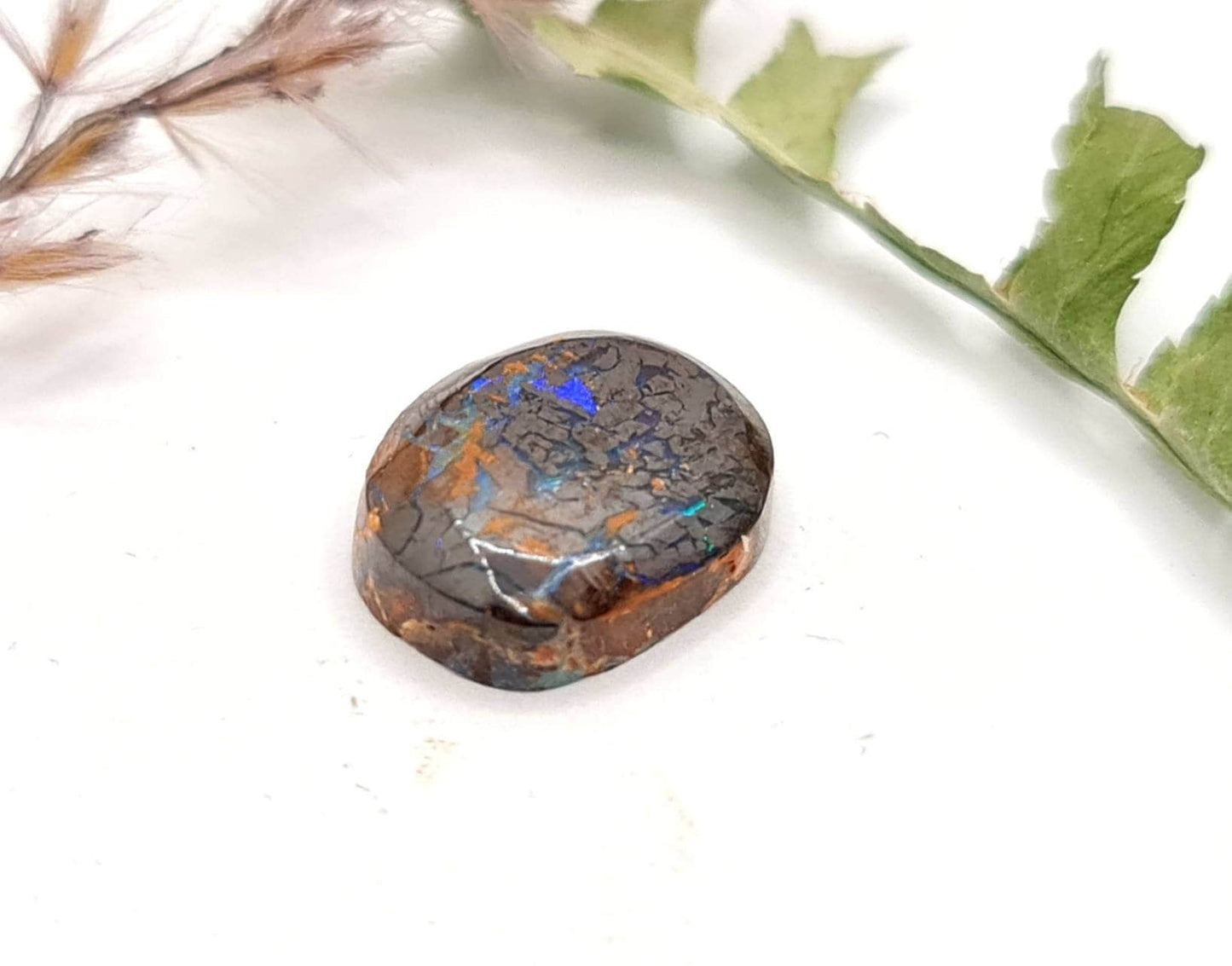 Matrix Boulderopal ais Australien mit dezentem blau-grünem Farbspiel 12,8x10,5mm 5,6ct (Nr.569)