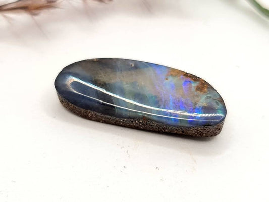 Australischer echter Boulderopal mit türkis und violett 21x9mm 7,64ct (Nr.572)