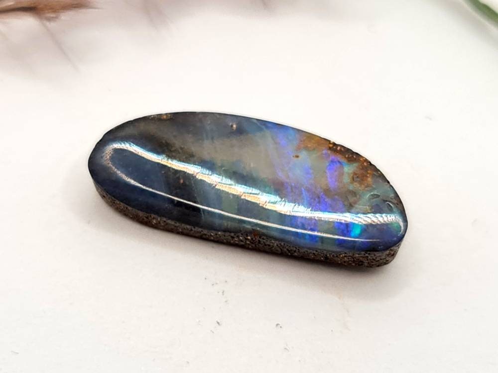 Australischer echter Boulderopal mit türkis und violett 21x9mm 7,64ct (Nr.572)