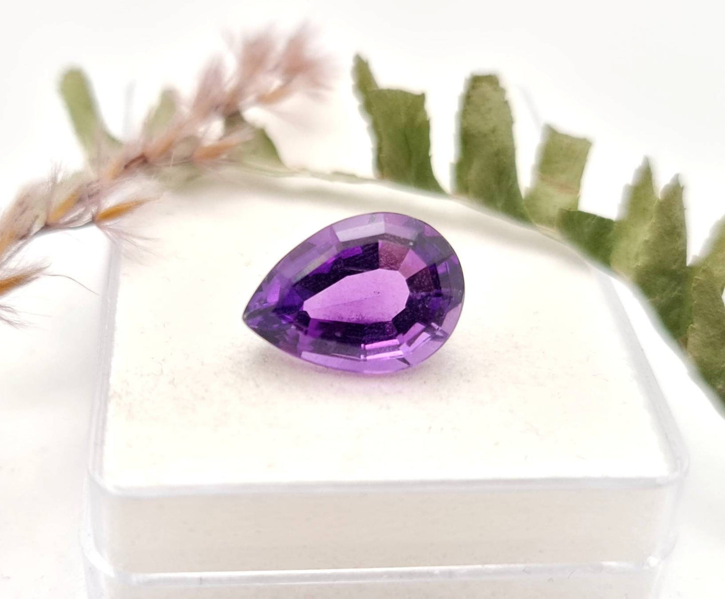 Echter facettierter Amethyst Tropfen lila violett 14,2x10,1mm 5,7ct (Nr.929)