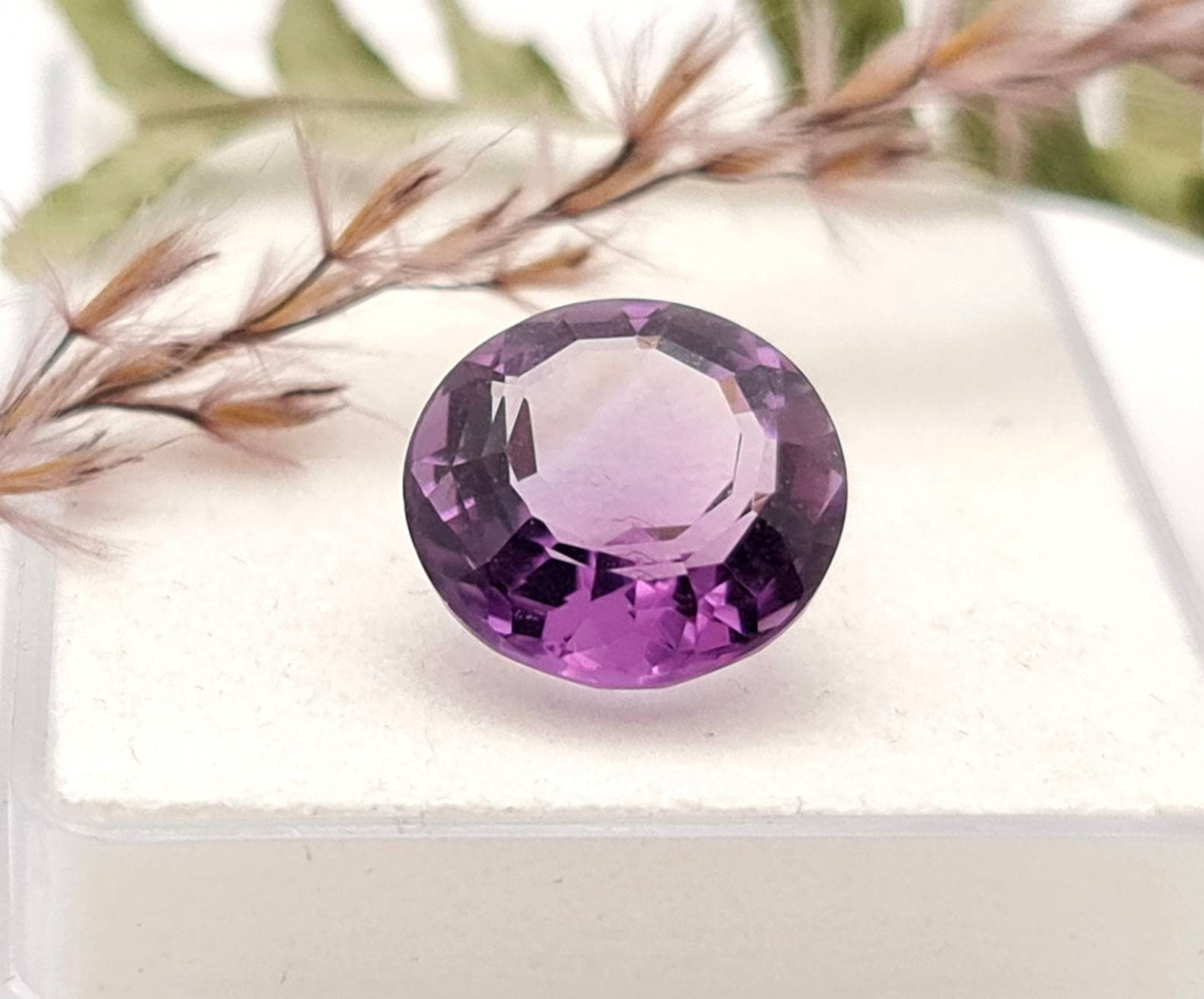 Echter violetter Amethyst rund facettiert 12,8mm 7,1ct (Nr 937)