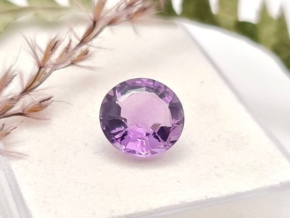 Echter violetter Amethyst rund facettiert 10,6mm 3,8ct (Nr.938)