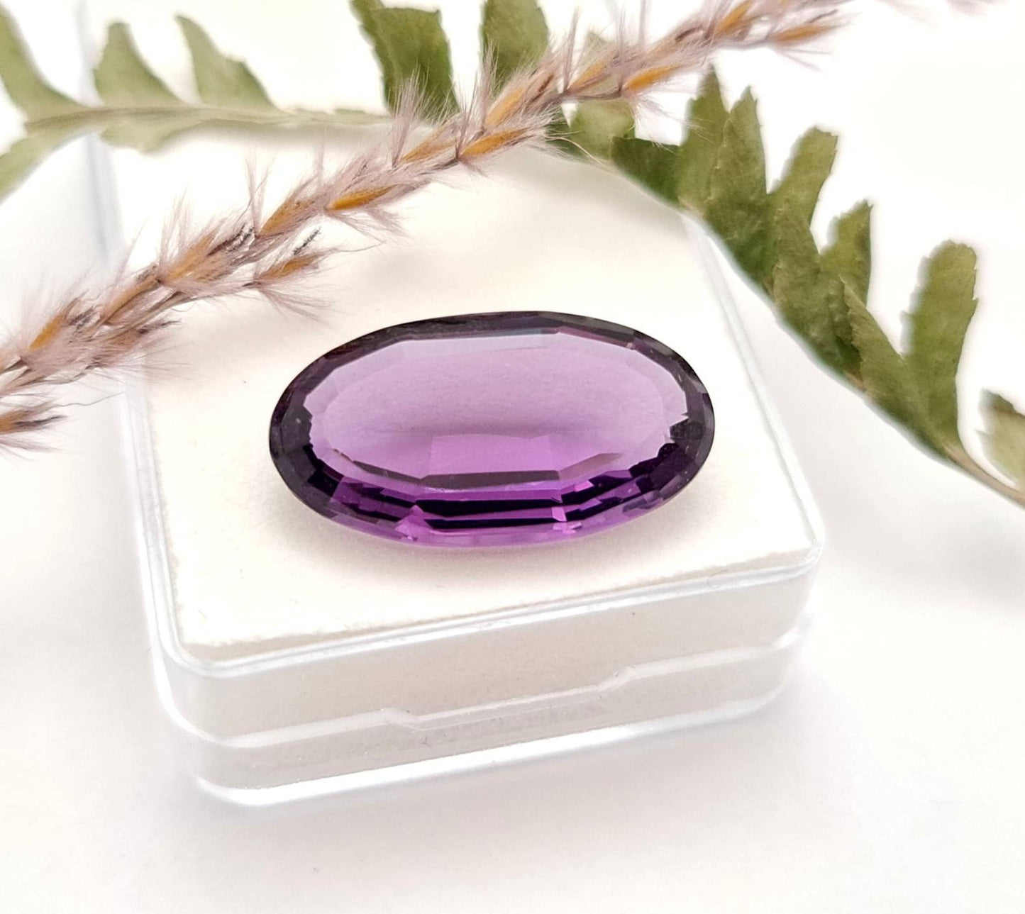 Echter violetter Amethyst oval facettiert 23,7x12,7mm 14,4ct (Nr.965)