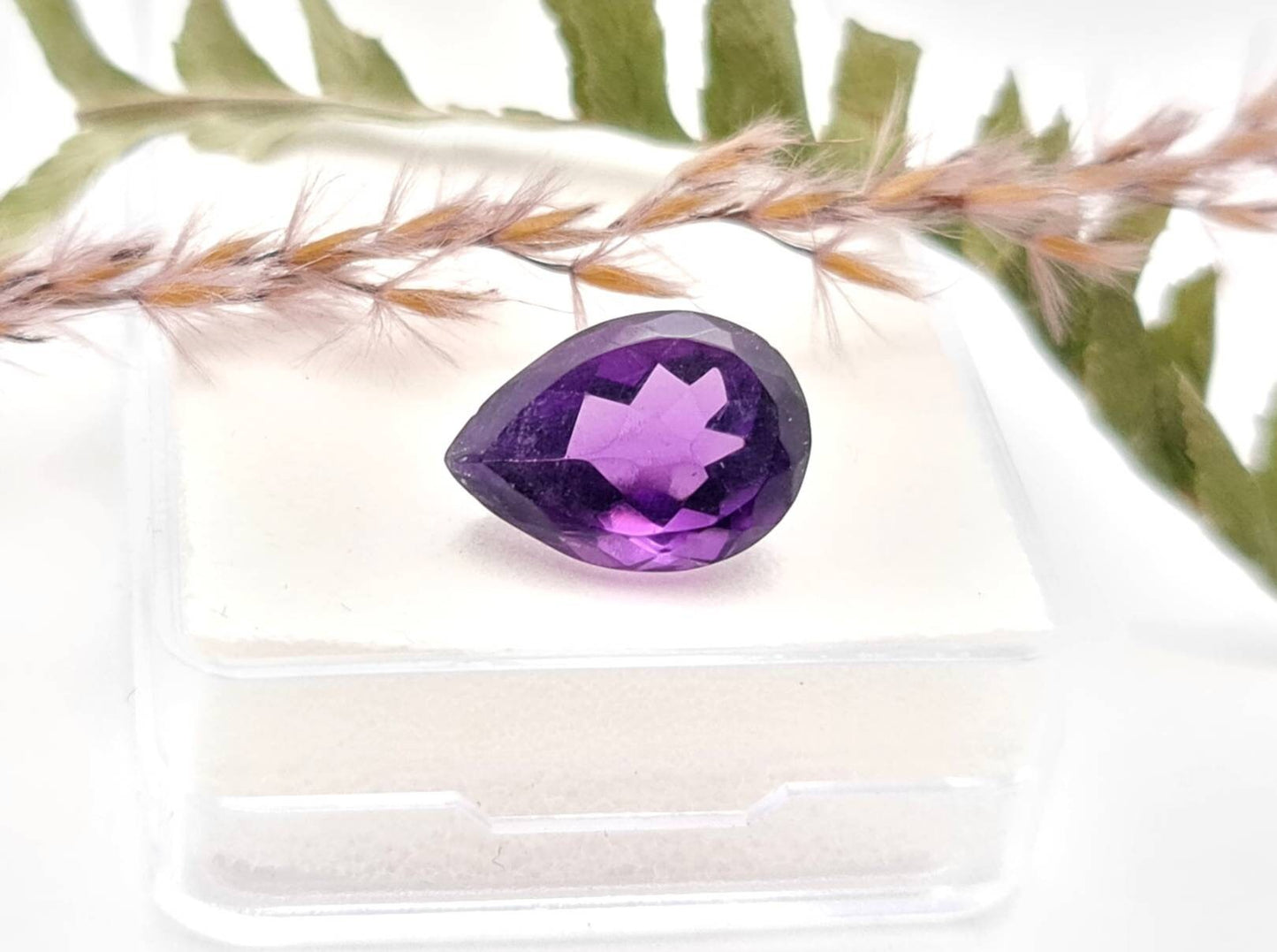 Echter violetter Amethyst Tropfen facettiert 14,4x10,2mm 5,7ct (Nr.967)