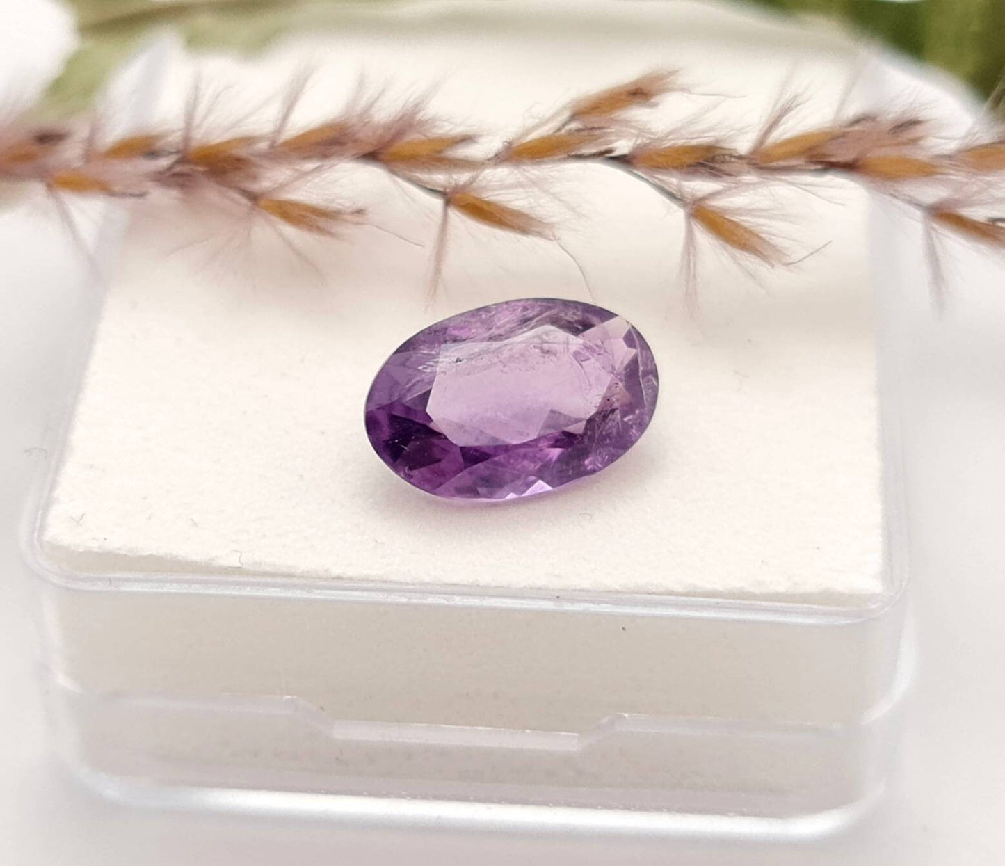 Echter violetter Amethyst oval facettiert 12x8mm 3ct (Nr.970)