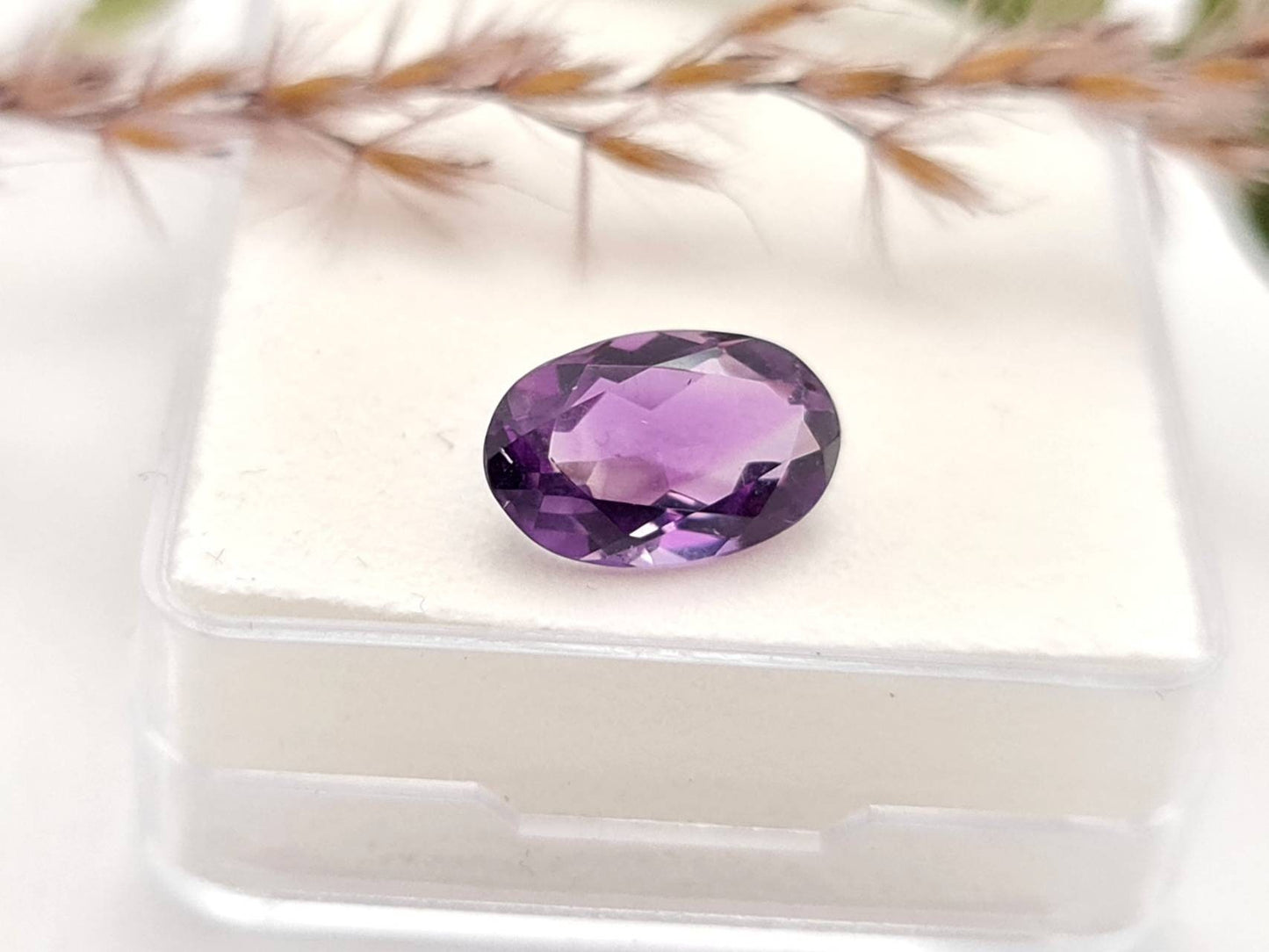 Echter violetter Amethyst oval facettiert 12,1x7,9mm 3,1ct (Nr.973)