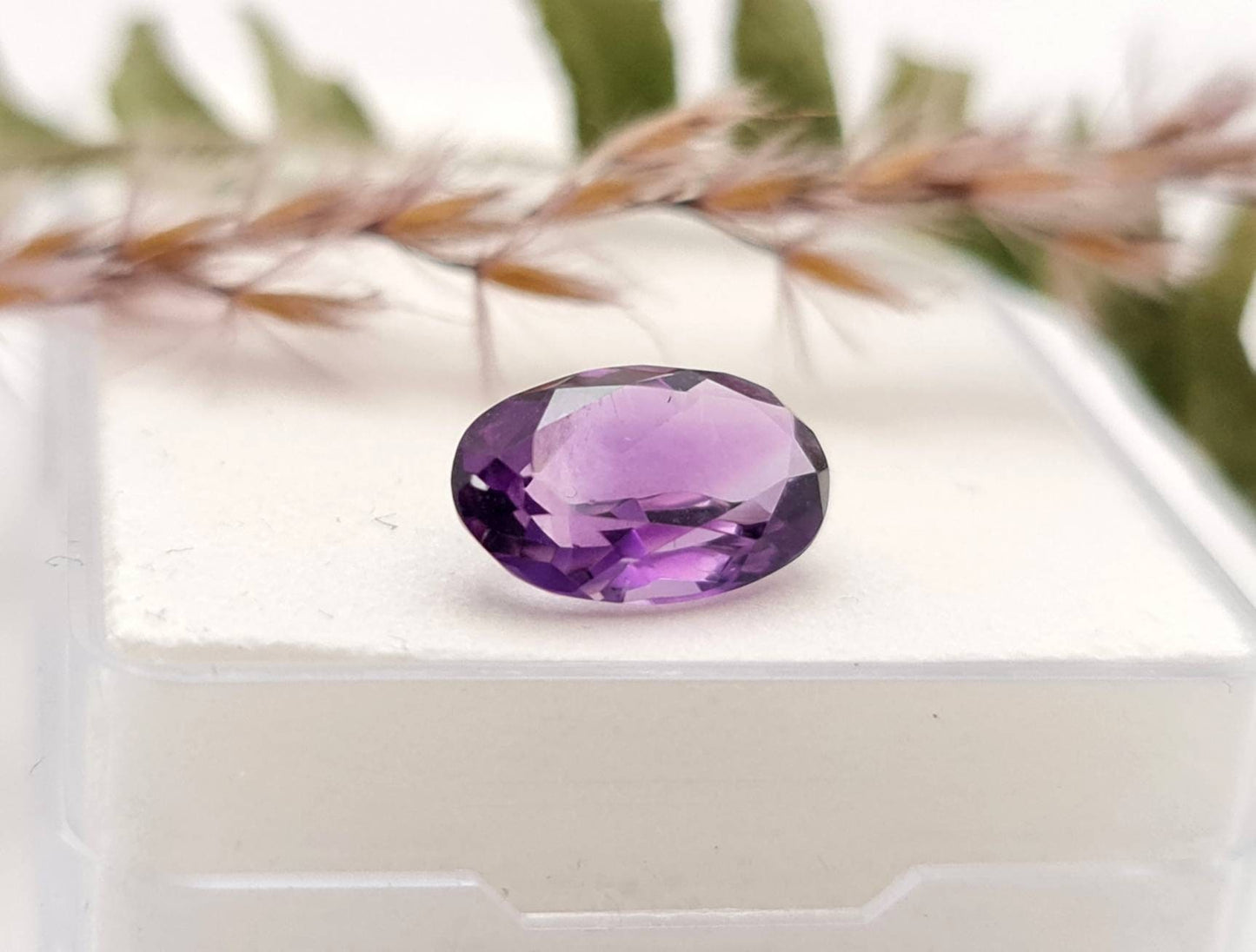 Echter violetter Amethyst oval facettiert 12,1x7,9mm 3,1ct (Nr.973)