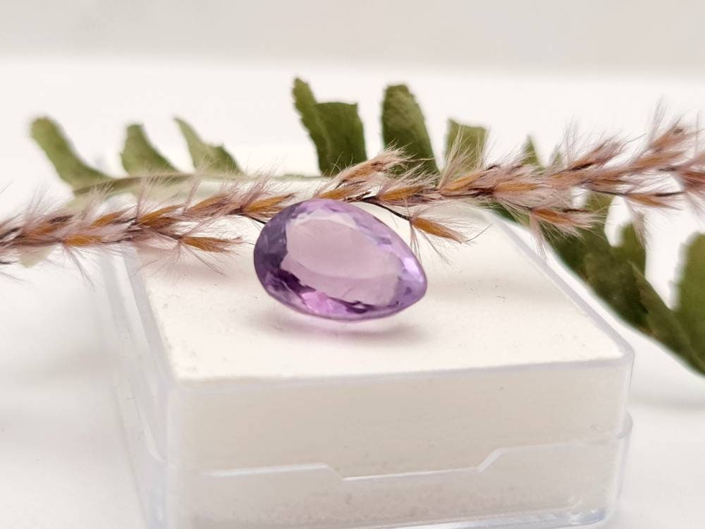 Echter violetter Amethyst Tropfen facettiert lila 13,5x10,4mm 6ct (Nr.980)