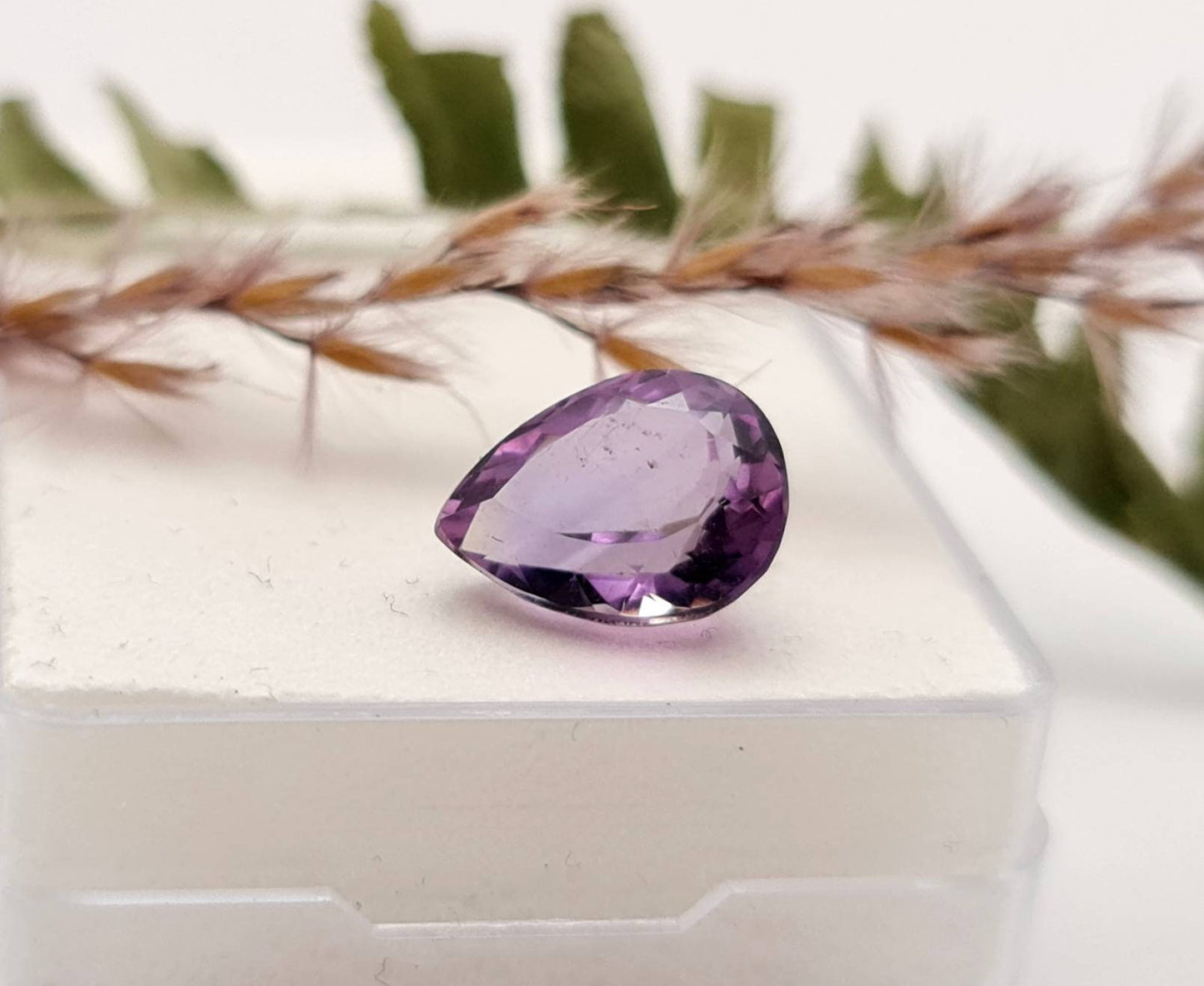 Echter violetter Amethyst Tropfen facettiert lila 12x9,2mm 4,4ct (Nr.981)