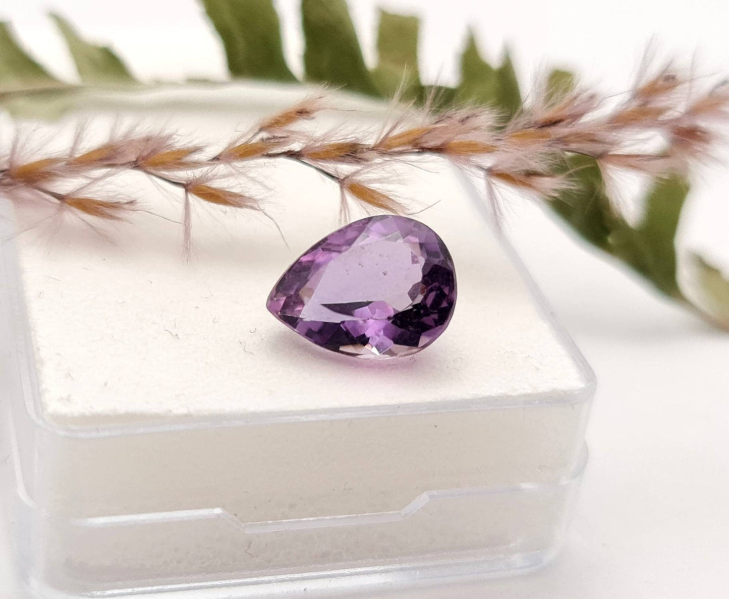 Echter violetter Amethyst Tropfen facettiert lila 12x9,2mm 4,4ct (Nr.981)