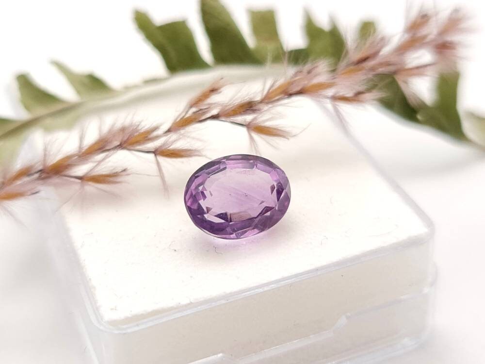 Echter violetter Amethyst oval facettiert lila 11,1x8,6mm 4,5ct (Nr.984)