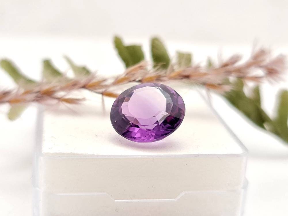 Echter violetter Amethyst rund facettiert lila 13,1mm 7,2ct (Nr.989)