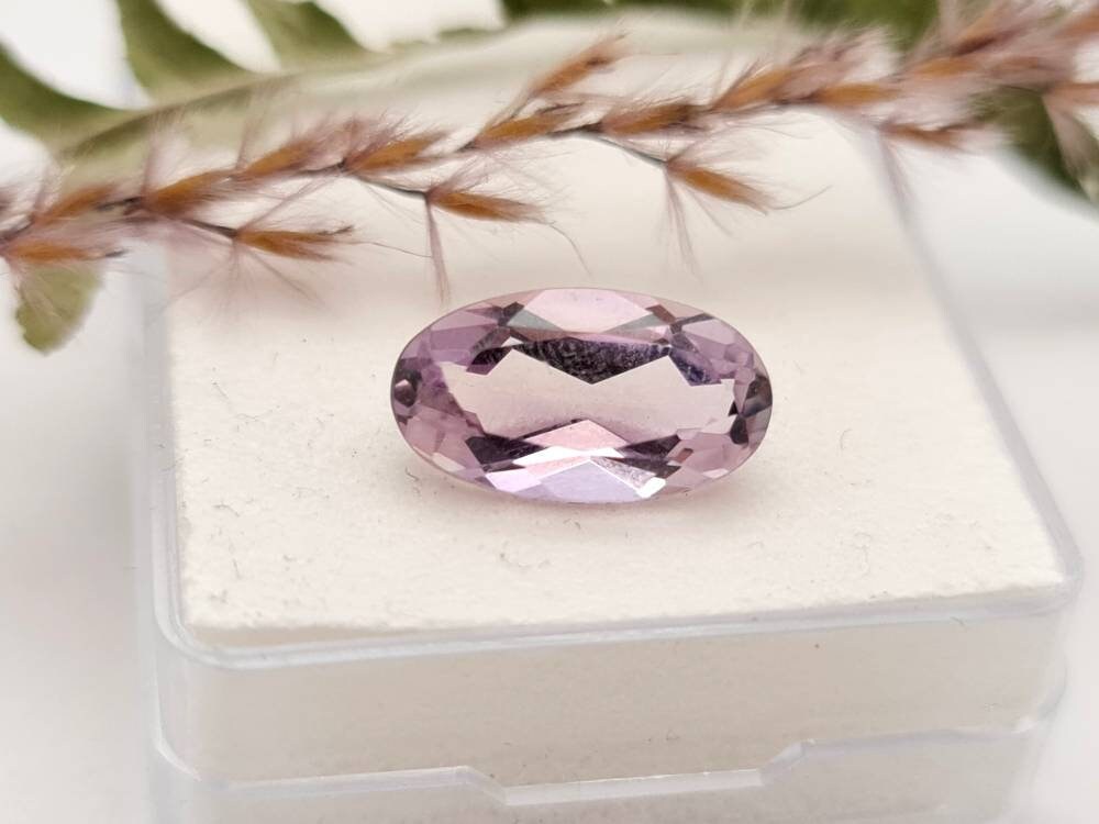 Echter violetter Amethyst oval facettiert lila 15x8,5mm 4,7ct (Nr.990)