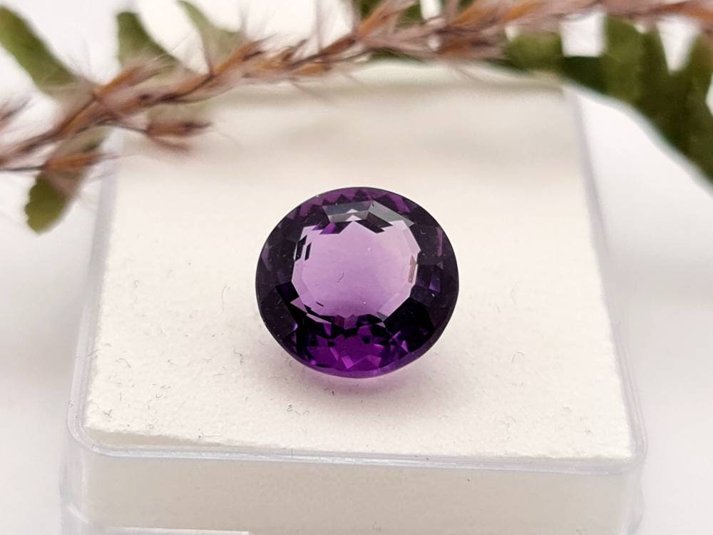 Echter violetter Amethyst rund facettiert lila 12,7mm 7,87ct (Nr.995)