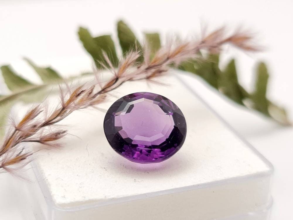 Echter violetter Amethyst rund facettiert lila 12,7mm 7,87ct (Nr.995)