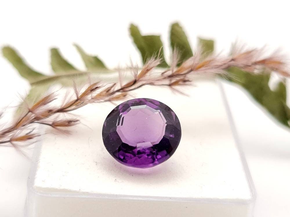 Echter violetter Amethyst rund facettiert lila 12,7mm 7,87ct (Nr.995)