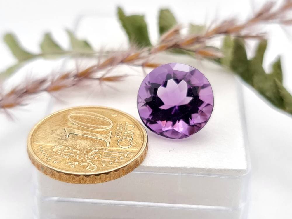 Echter violetter Amethyst rund facettiert lila 13,1mm 7,6ct (Nr.998)