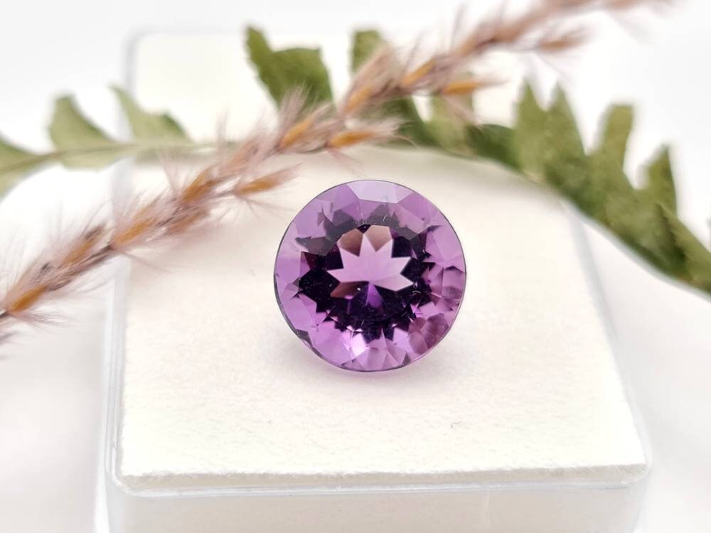 Echter violetter Amethyst rund facettiert lila 13,1mm 7,6ct (Nr.998)