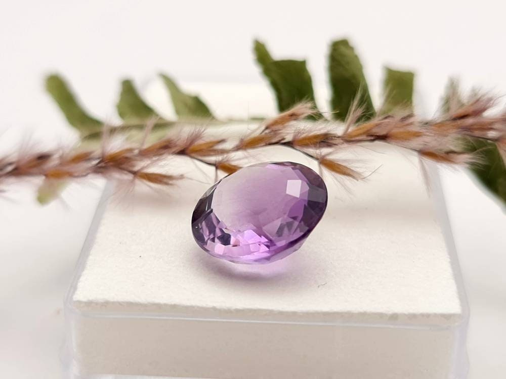 Echter violetter Amethyst rund facettiert lila 13mm 7,1ct (Nr.1000)