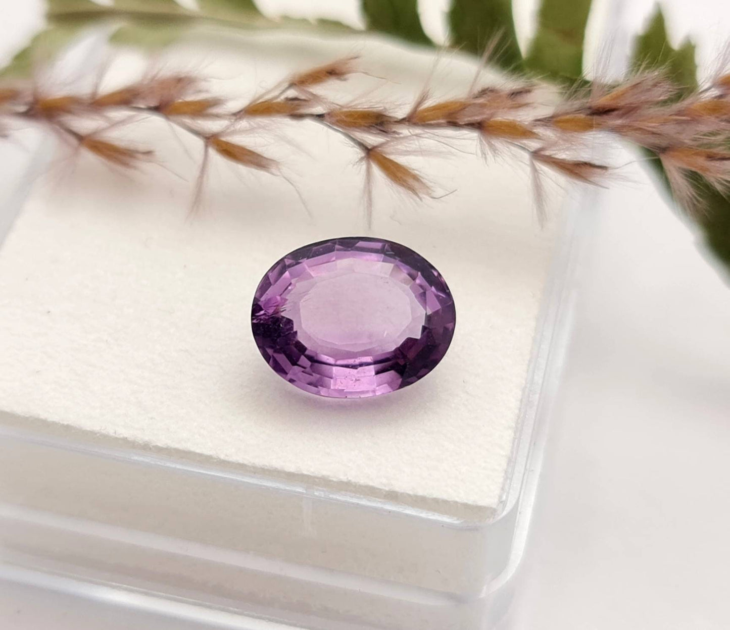 Echter violetter Amethyst oval facettiert lila 11,7x9,4mm 4,57ct (Nr.1001)