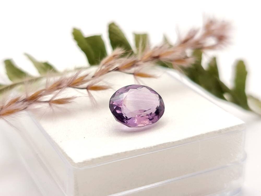 Echter violetter Amethyst oval facettiert lila 11,1x9,1mm 3,5ct (Nr.1002)