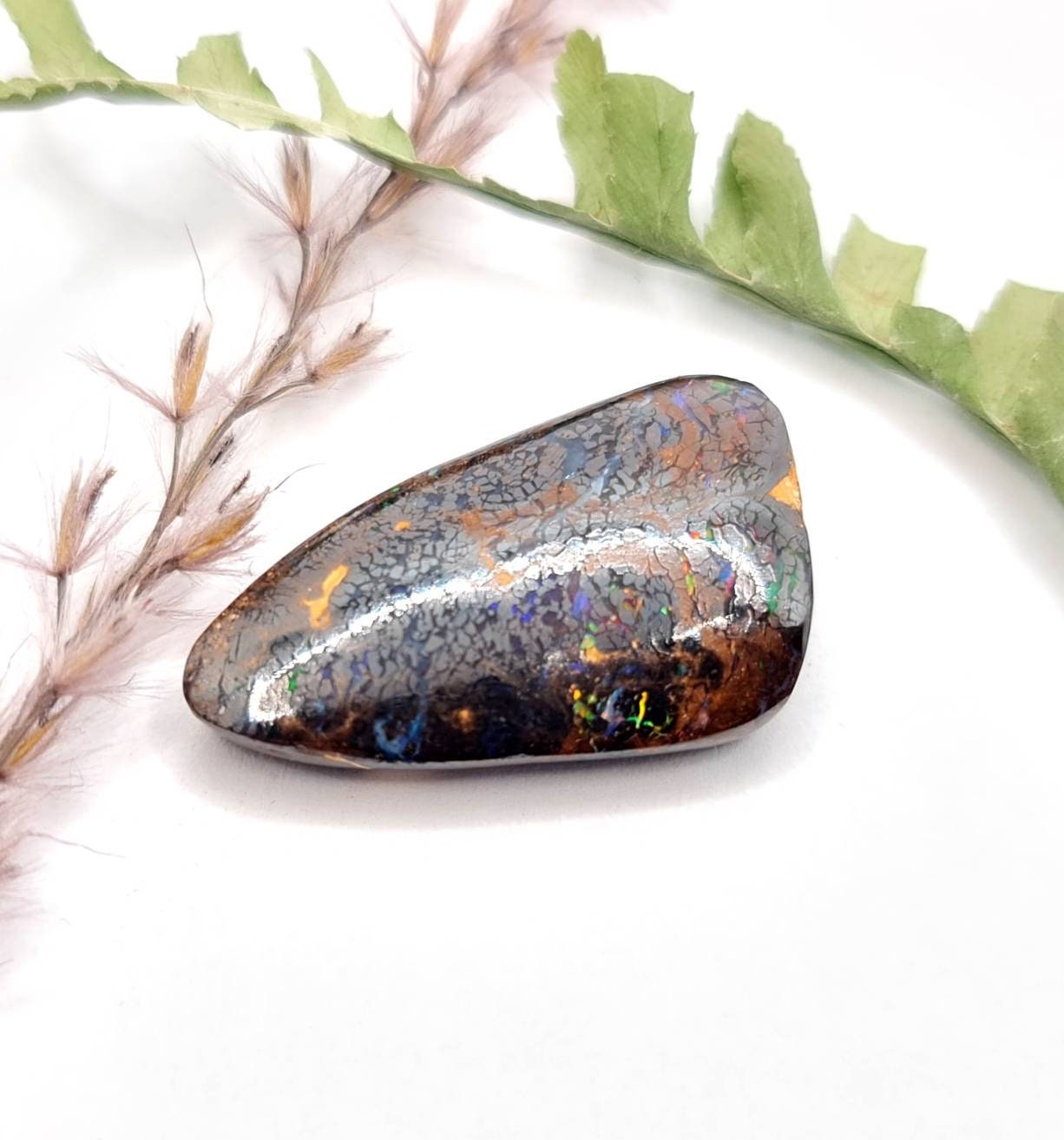 Australischer Matrix Boulderopal multicolor/schwarzbraun 26x15,5mm21,91ct (Nr.593)