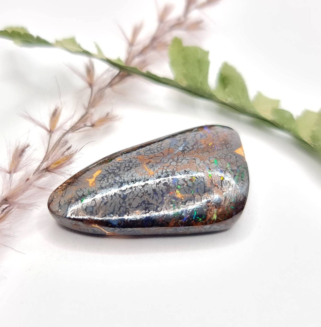 Australischer Matrix Boulderopal multicolor/schwarzbraun 26x15,5mm21,91ct (Nr.593)